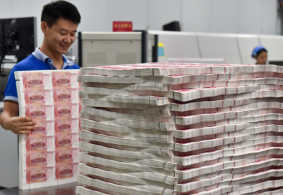 证券配资平台与传统券商融资有何不同？对比分析